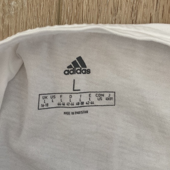 EUC✨ Adidas T-shirt - Picture 6 of 7
